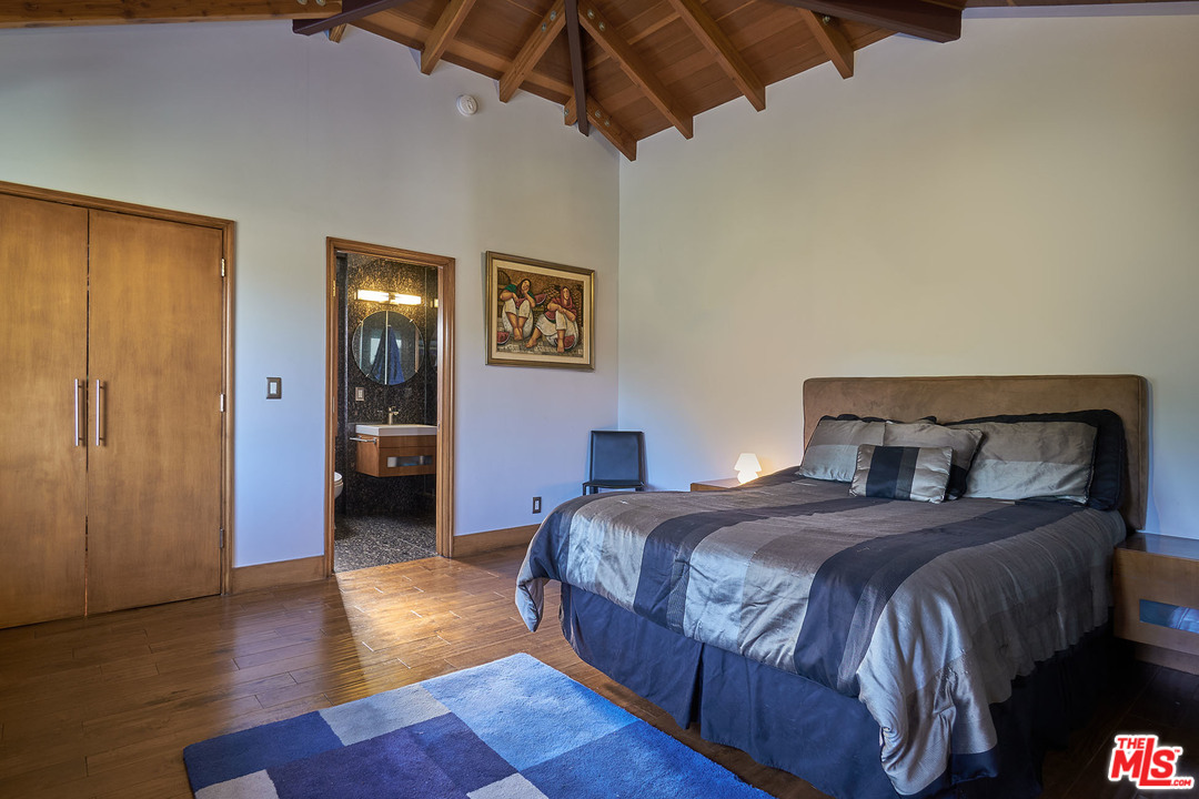 8647 Edwin Drive Los Angeles, CA 90046 - Photo 20 of 32 a bedroom with a bed and wooden floor
