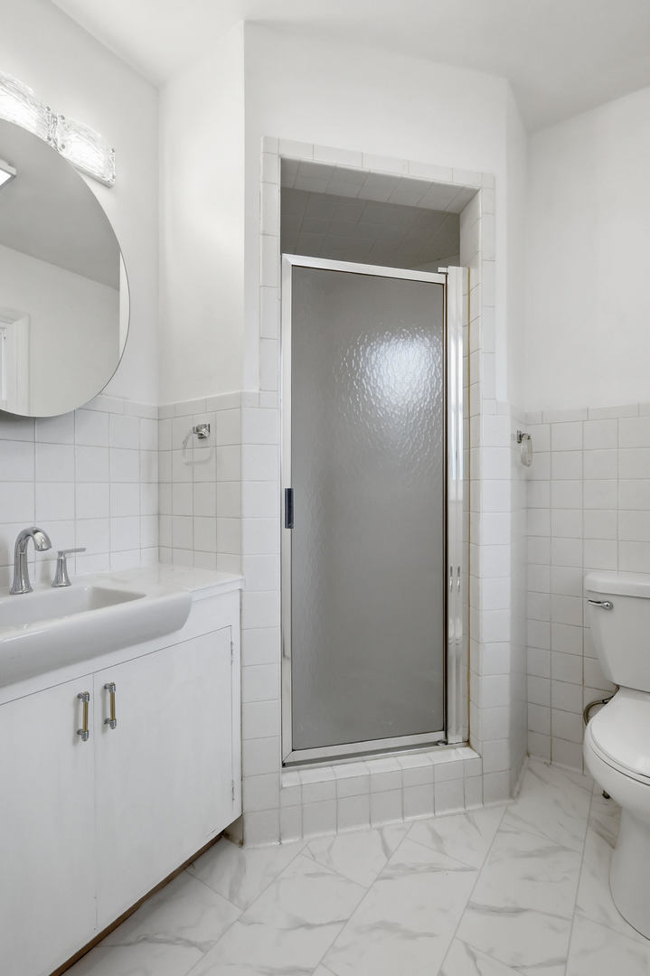 2528 28th Street Moline, IL 61265 - Photo 20 of 35 a bathroom with a sink a toilet and mirror