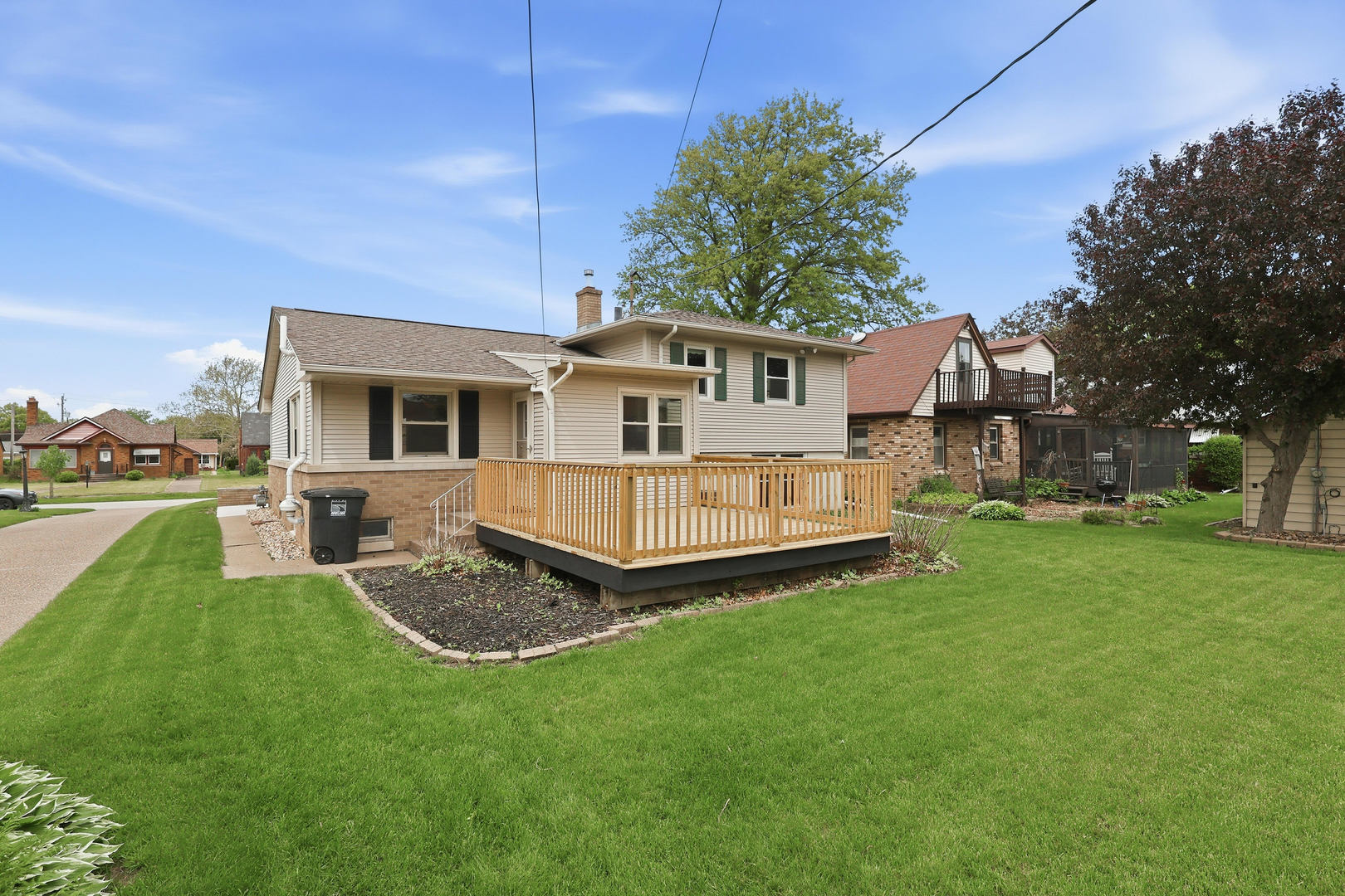2528 28th Street Moline, IL 61265 - Photo 2 of 35 a view of a house with a yard and sitting area