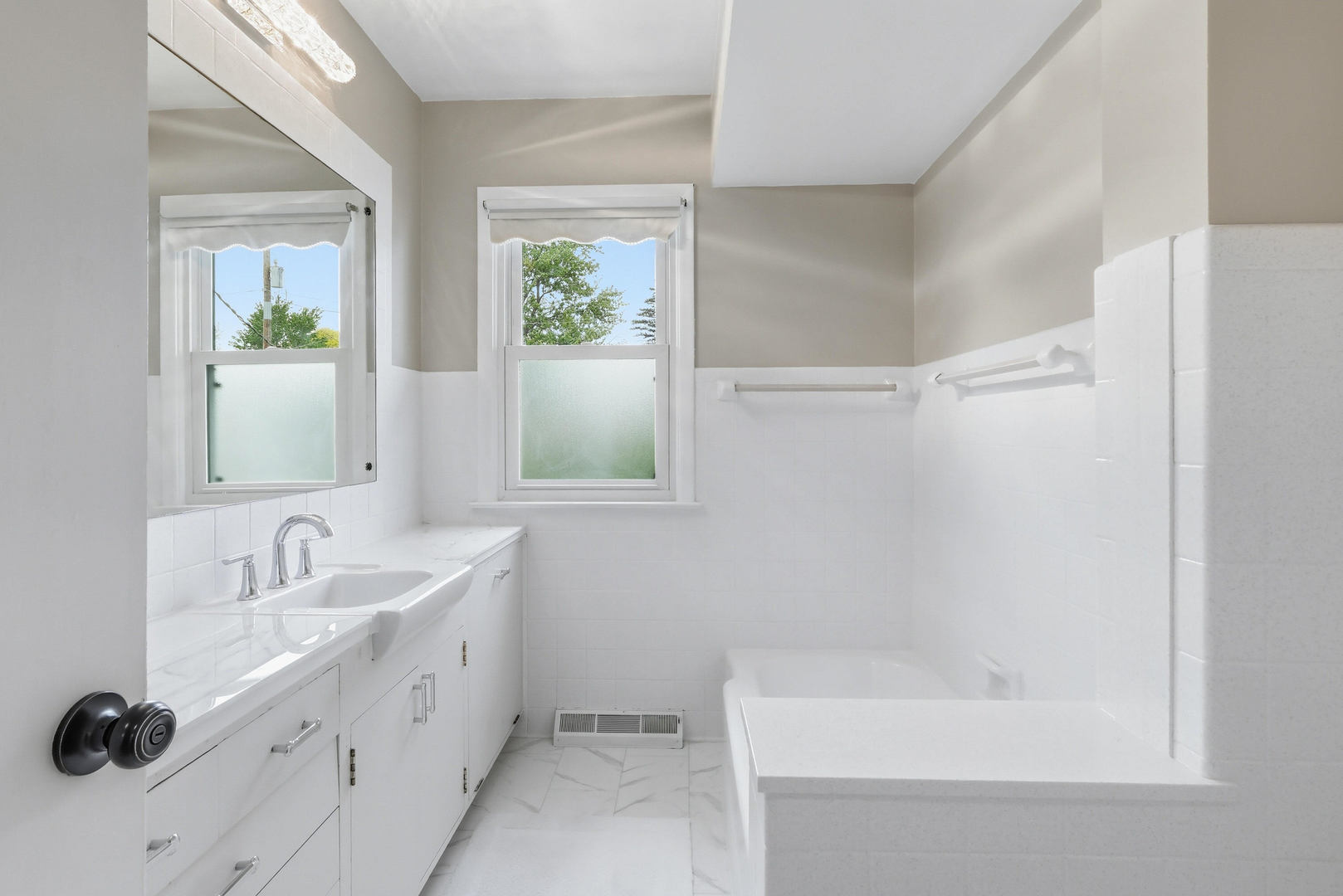 2528 28th Street Moline, IL 61265 - Photo 25 of 35 a bathroom with a tub sink and mirror