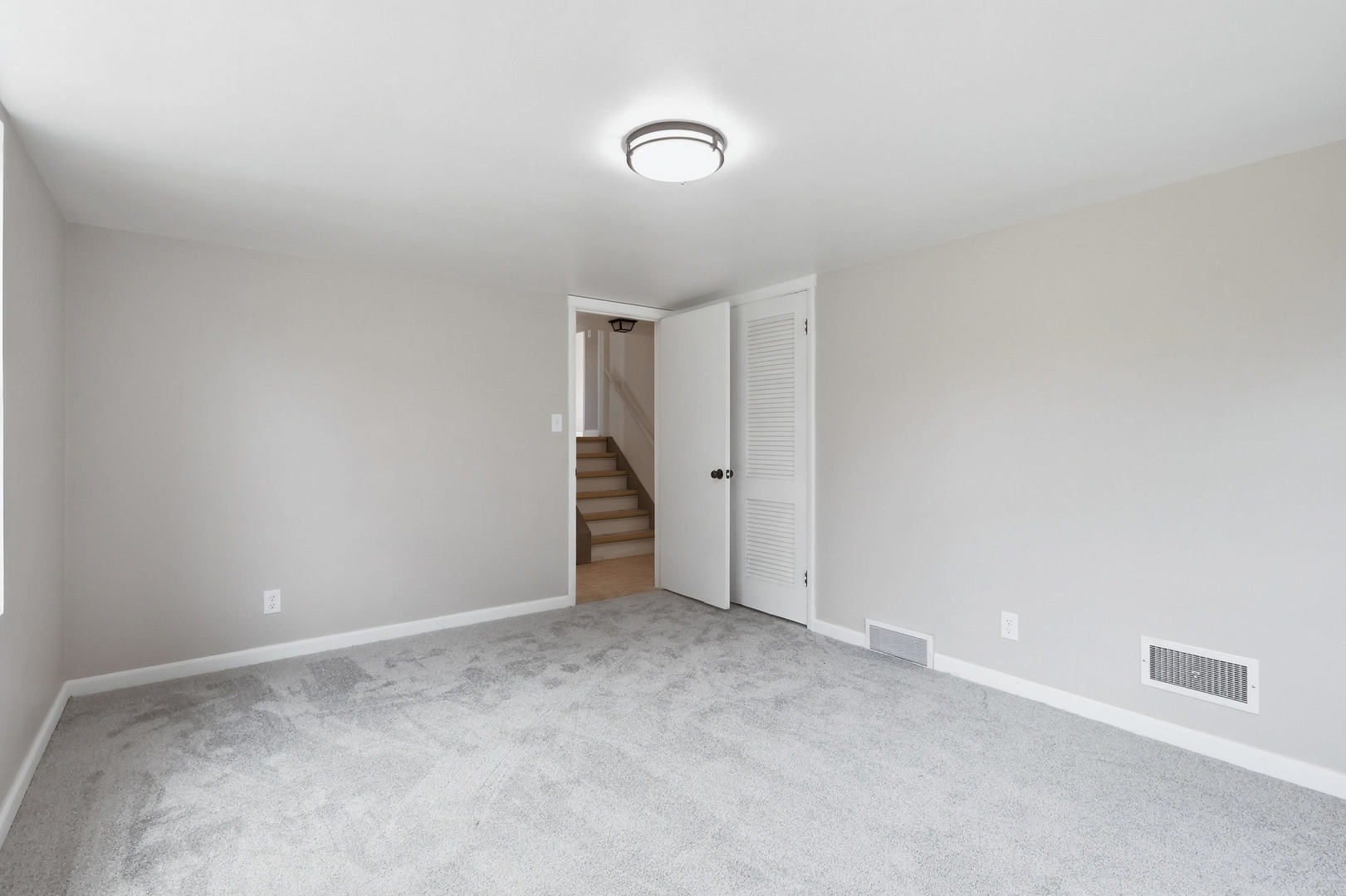 2528 28th Street Moline, IL 61265 - Photo 27 of 35 a view of an empty room