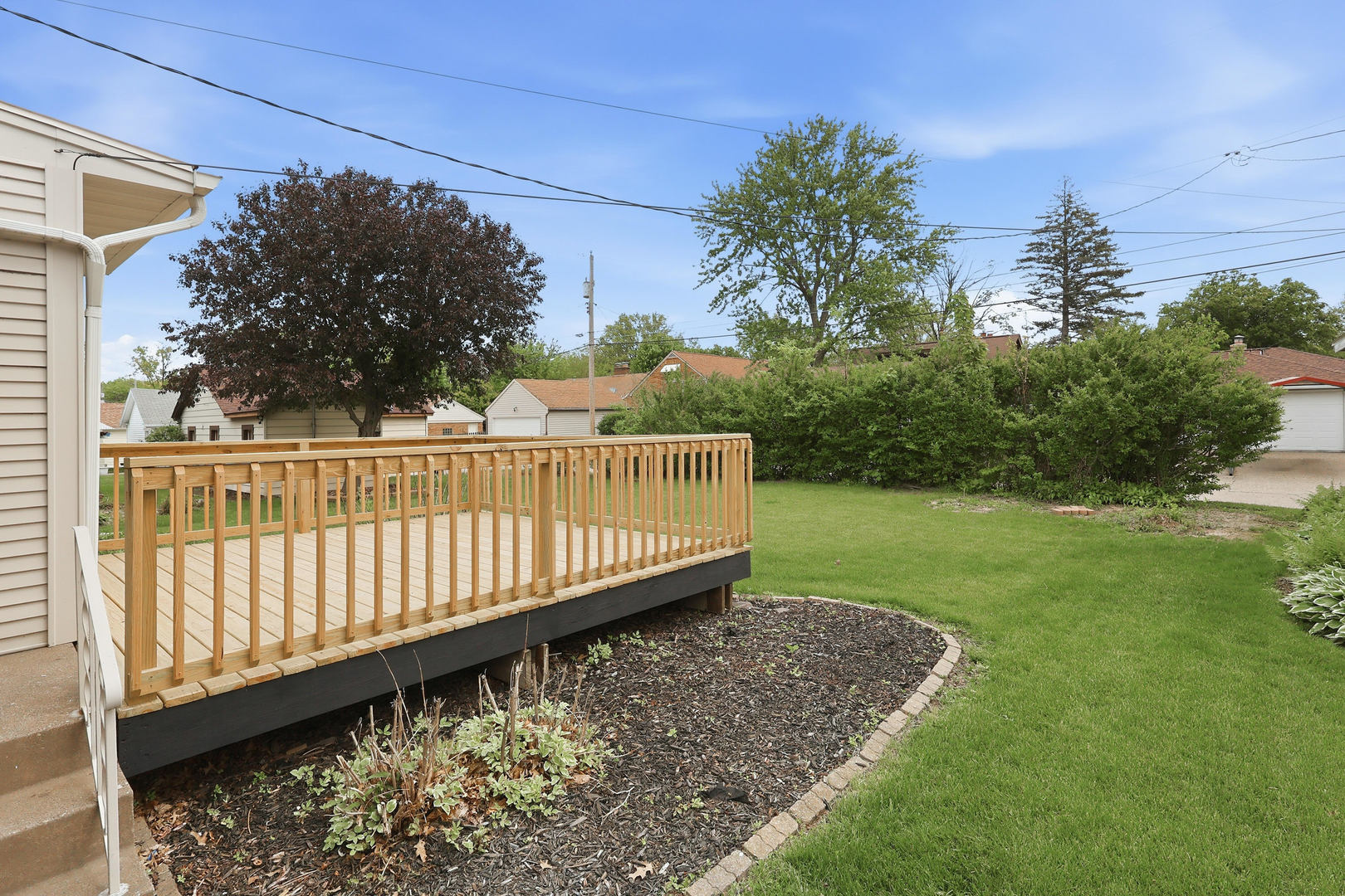 2528 28th Street Moline, IL 61265 - Photo 32 of 35 a view of a backyard with a small deck