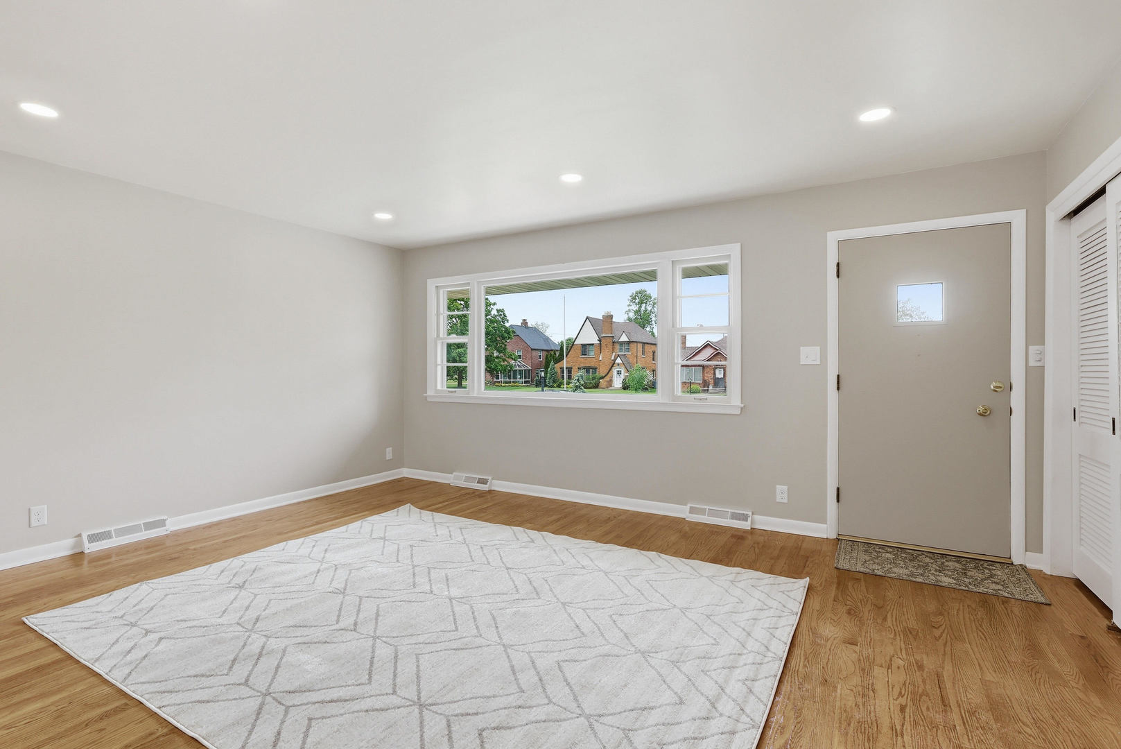 2528 28th Street Moline, IL 61265 - Photo 6 of 35 a view of empty room with wooden floor