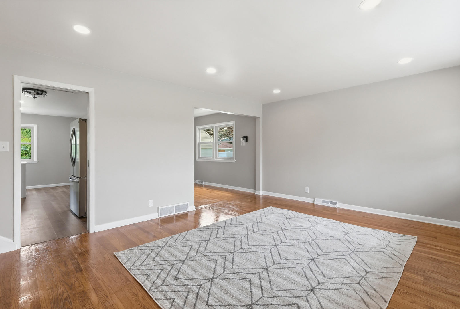2528 28th Street Moline, IL 61265 - Photo 7 of 35 a view of an empty room