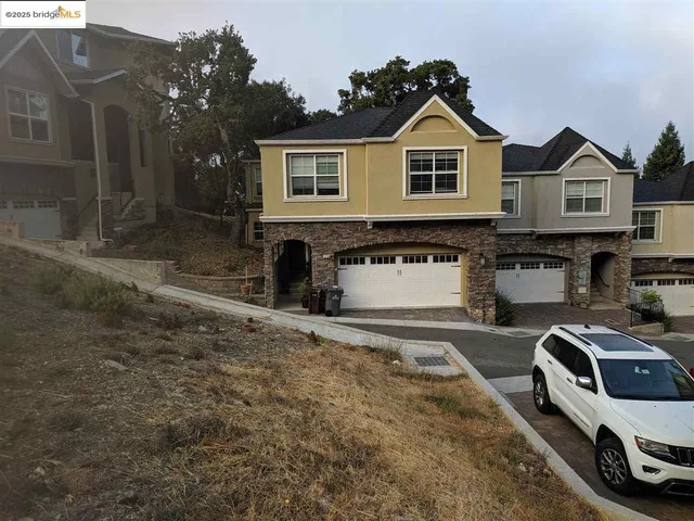 a view of a car park in front of house