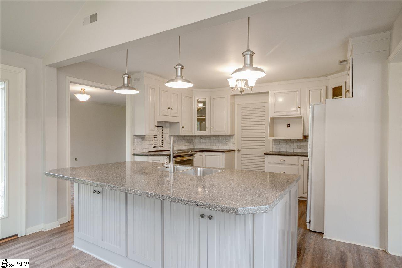 360 Pimlico Road Greenville, SC 29607 - Photo 8 of 30