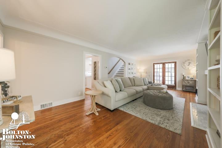 311 Merriweather Road Grosse Pointe Farms, MI 48236 - Photo 7 of 49
