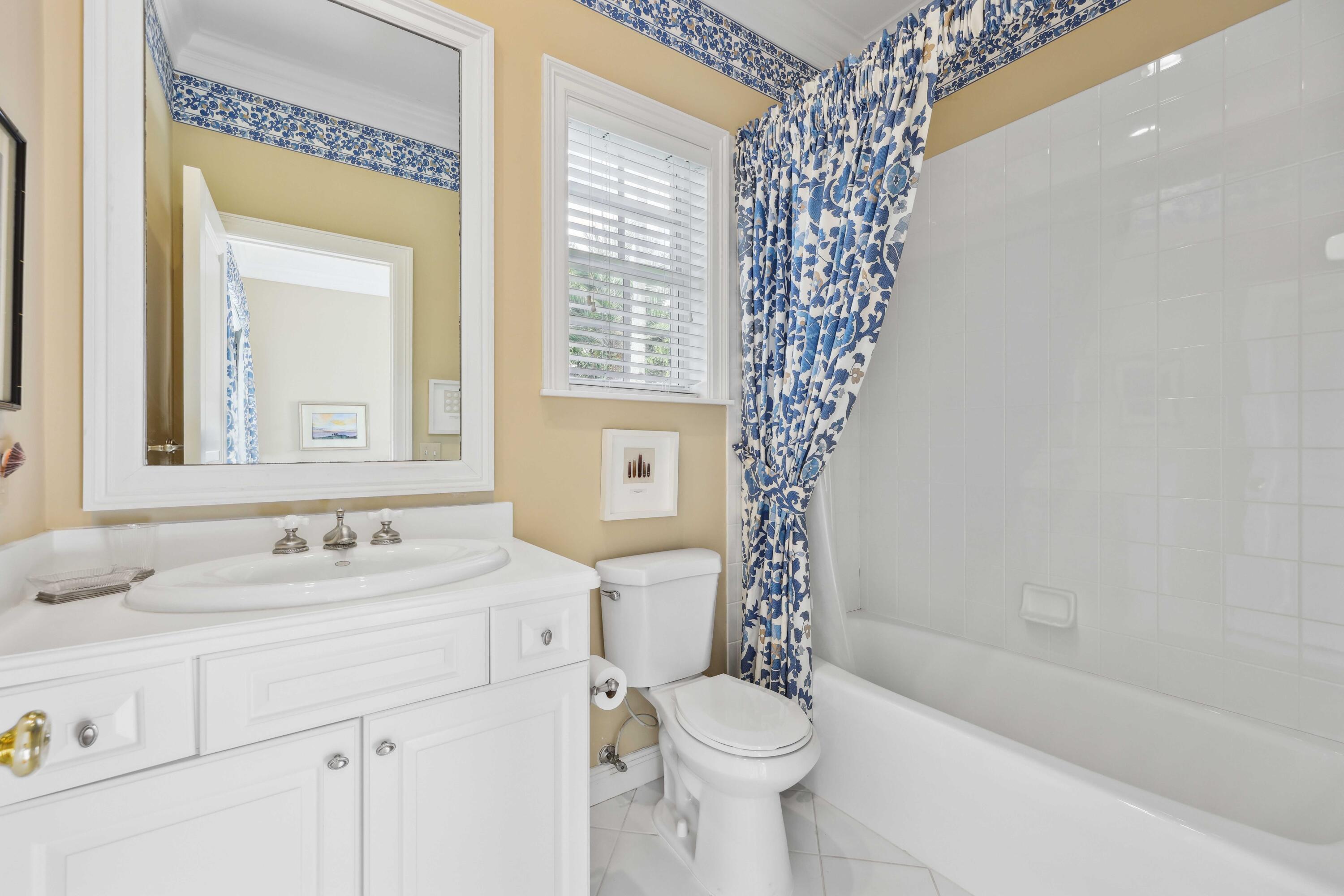 26 Country Road Boynton Beach, FL 33436 - Photo 33 of 57 Guest Bath