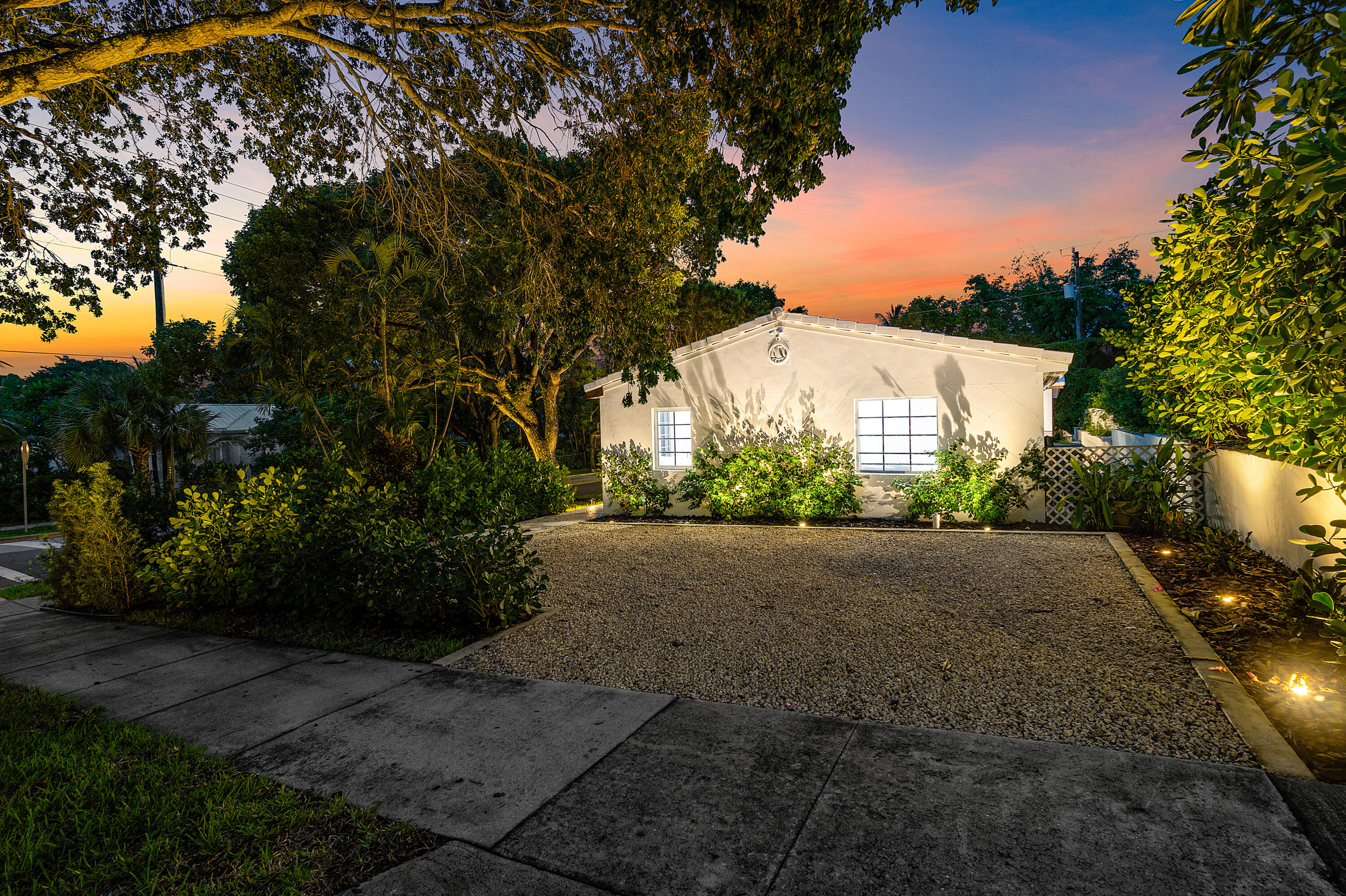 2330 Lake Avenue, Unit 2330 West Palm Beach, FL 33401 - Photo 34 of 44 a view of outdoor space and yard