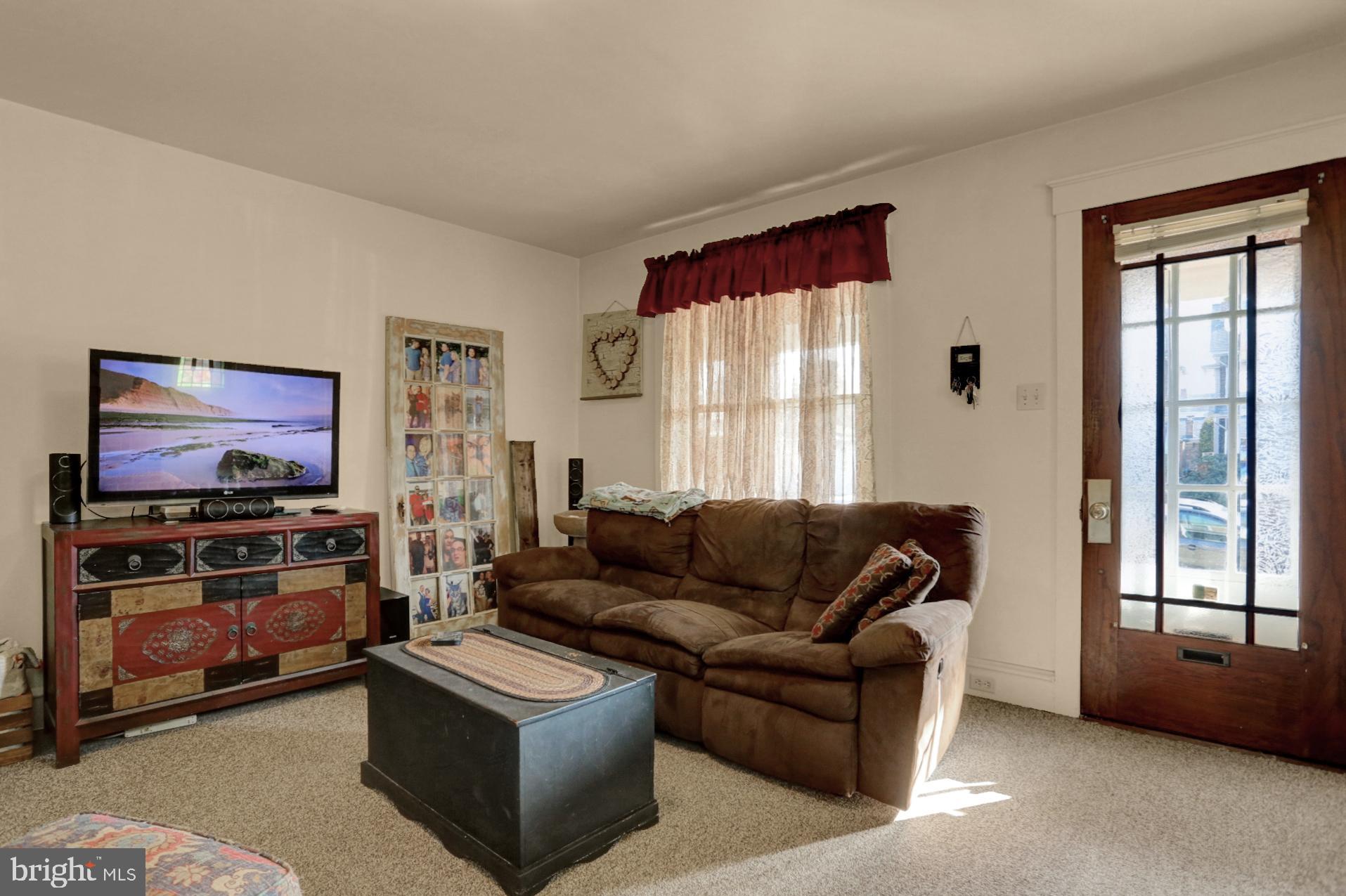 143 East Elm Street Reading, PA 19607 - Photo 7 of 18 1st Floor Living Room