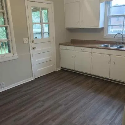 $1,295 | 100 Glenmont Drive, Unit B, Nashville, TN 37210