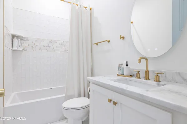 $3,500 | 1013 Camellia Boulevard, Unit A, Lafayette, LA 70508