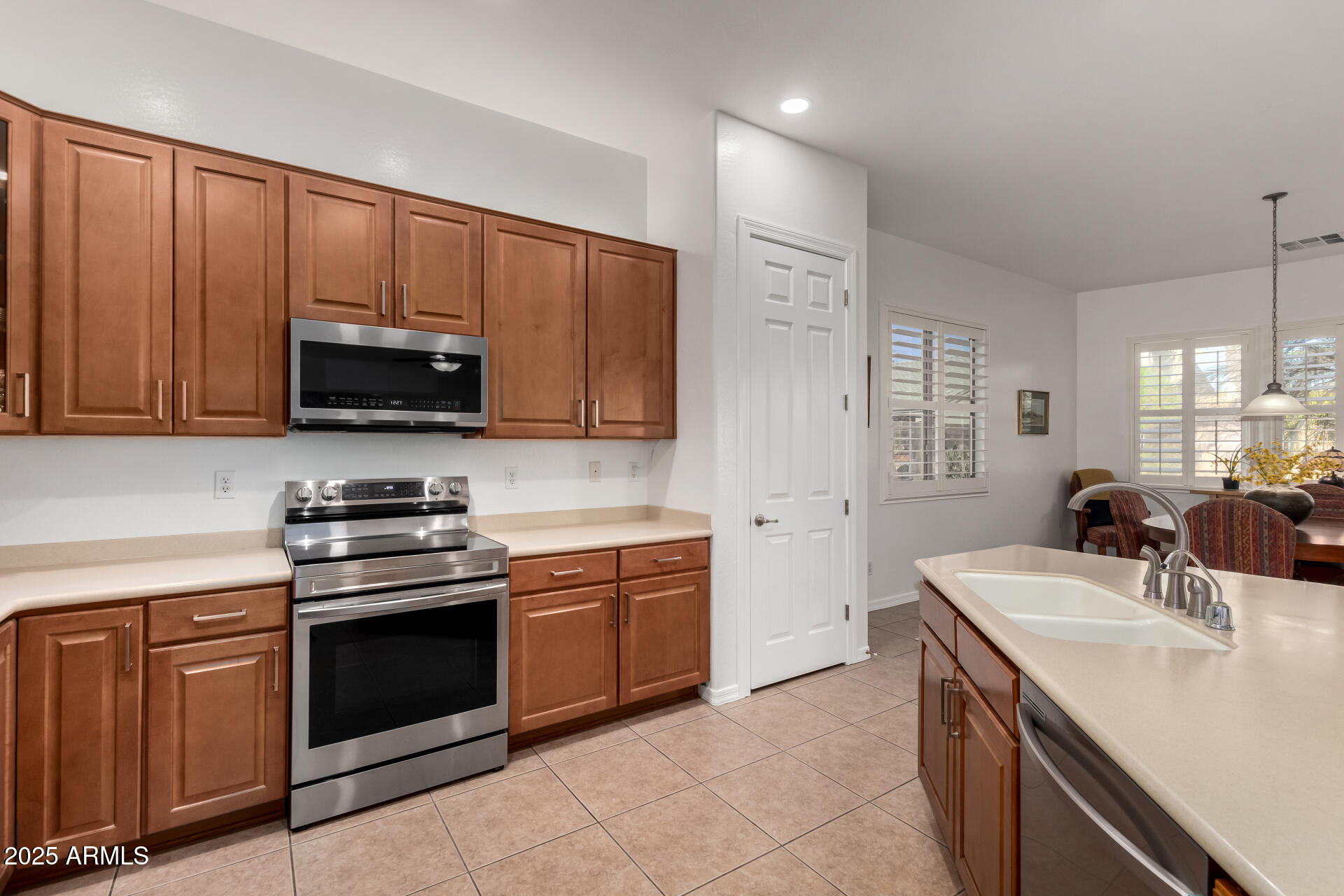1246 East Baranca Road Gilbert, AZ 85297 - Photo 12 of 38 kitchen