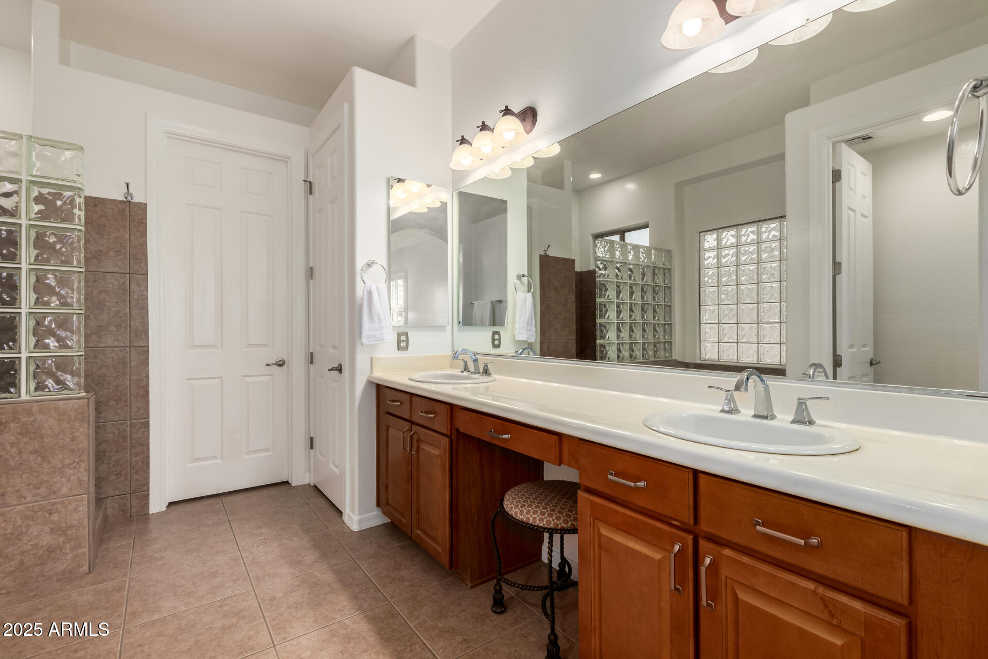 1246 East Baranca Road Gilbert, AZ 85297 - Photo 20 of 38 master bathroom