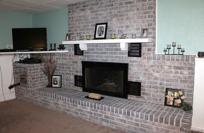 24080 Griswold Road South Lyon, MI 48178 - Photo 24 of 34 IMG_4671.JPG