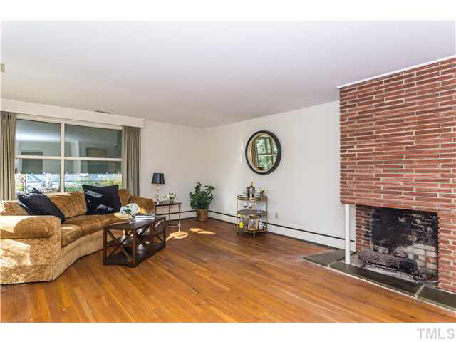 829 Bryan Street Raleigh, NC 27605 - Photo 4 of 23 a living room with furniture