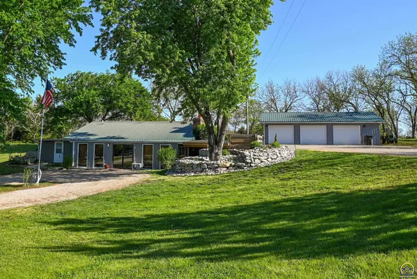 $299,000 | 2196 West 221st Street, Osage City, KS 66523