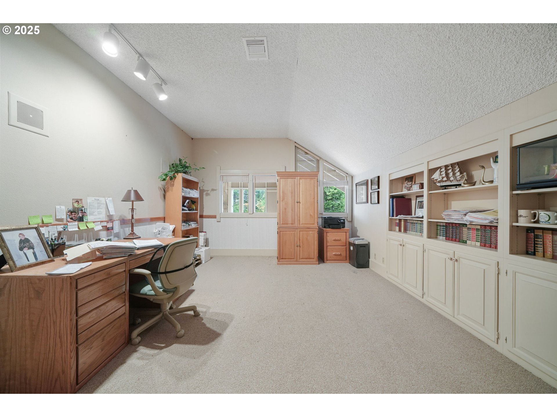 27415 Siuslaw Road Lorane, OR 97451 - Photo 24 of 48 a living room with furniture and a book shelf