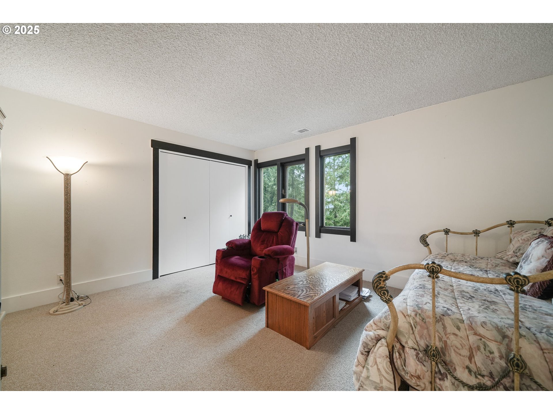 27415 Siuslaw Road Lorane, OR 97451 - Photo 30 of 48 a living room with furniture