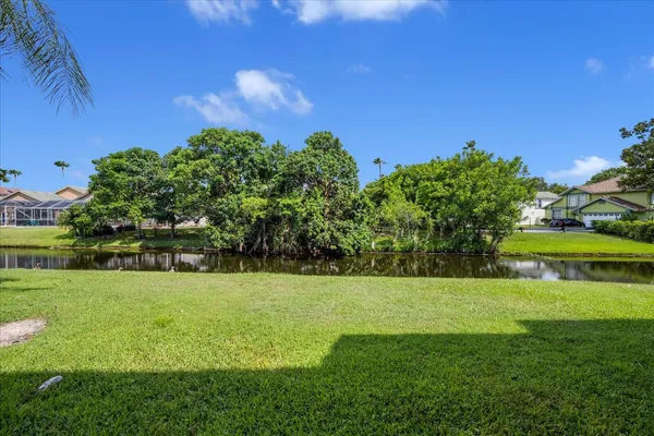 $2,300 | 12692 Shoreline Drive, Unit 3C, Wellington, FL 33414