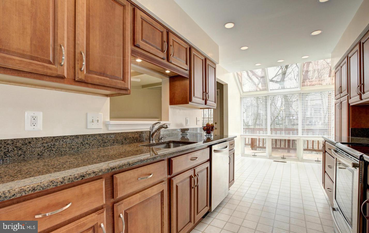 10922 Brewer House Road Rockville, MD 20852 - Photo 7 of 24 Granite Counter Tops