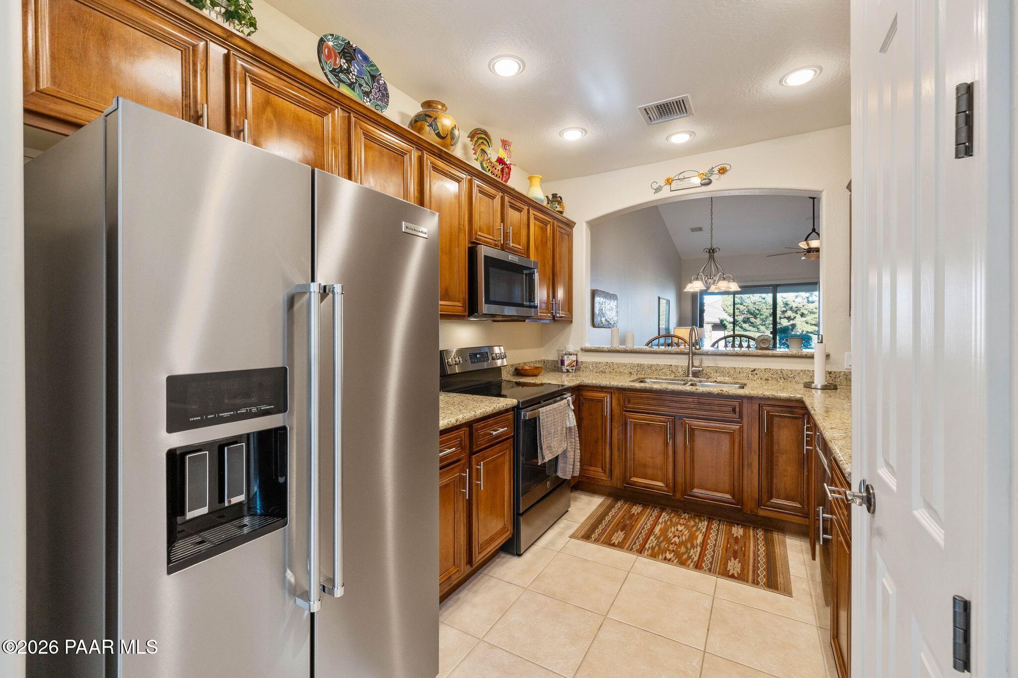 1268 Crown Ridge Drive Prescott, AZ 86301 - Photo 11 of 48 054-Kitchen