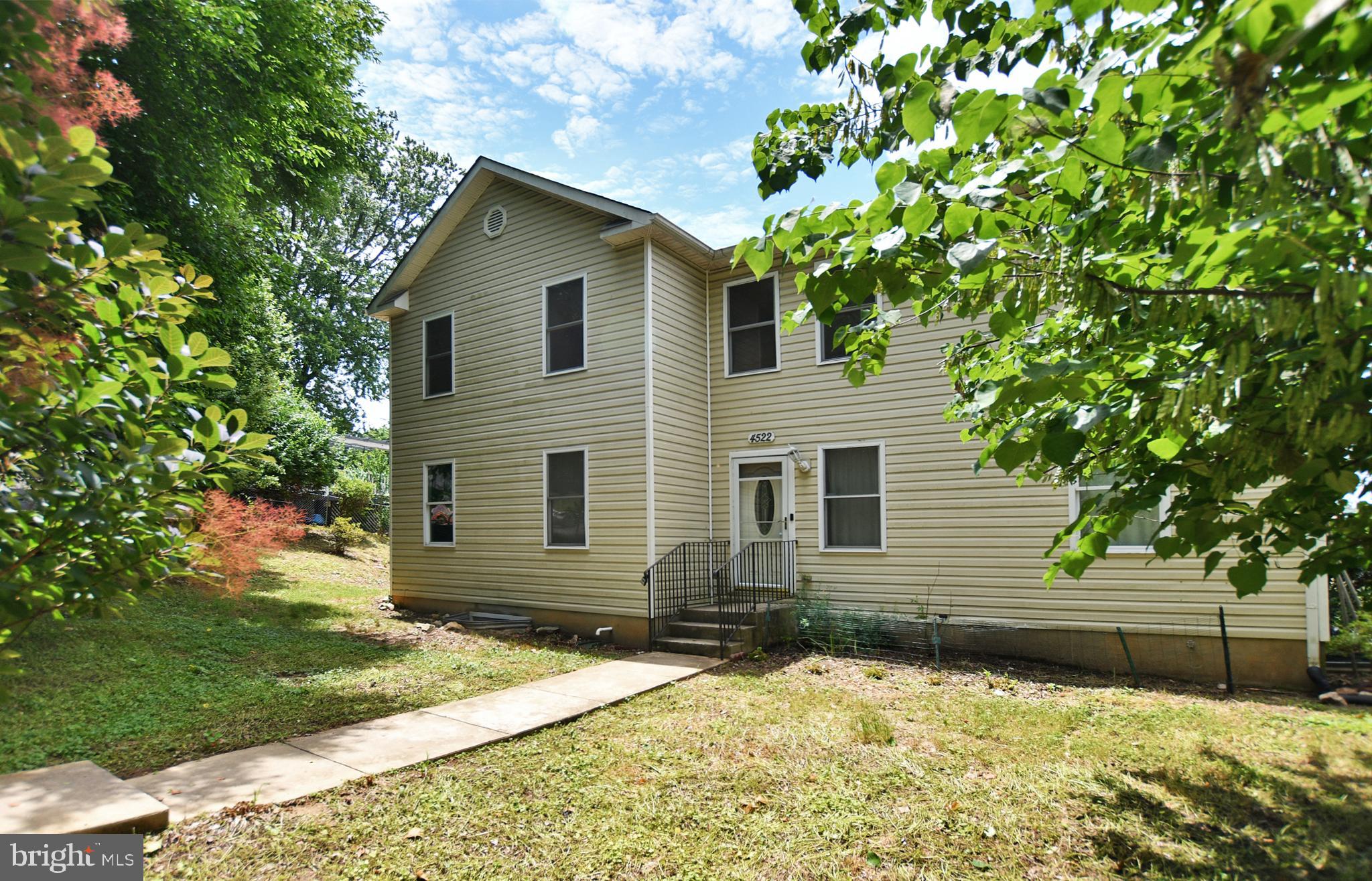 Huge Colonial built in 2006!