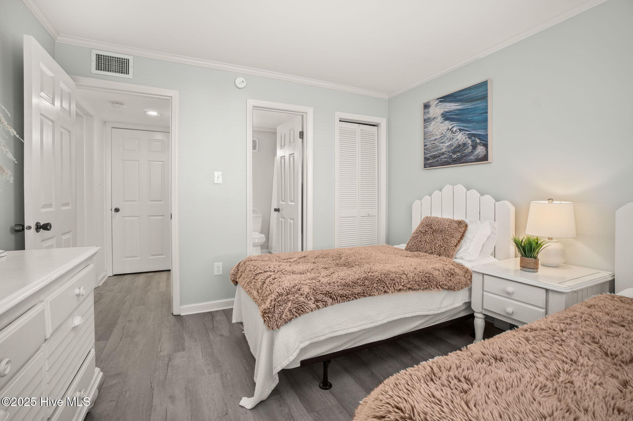 10300 Coast Guard Road, Unit C103 POINT EMERALD VILLAS Emerald Isle, NC 28594 - Photo 21 of 44 Guest bedroom 1
