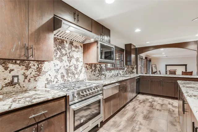 $6,000 | 4900 Balcones Drive, Austin, TX 78731