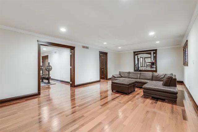 $6,000 | 4900 Balcones Drive, Austin, TX 78731