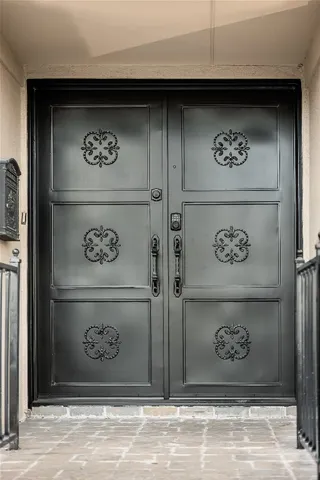 $6,000 | 4900 Balcones Drive, Austin, TX 78731