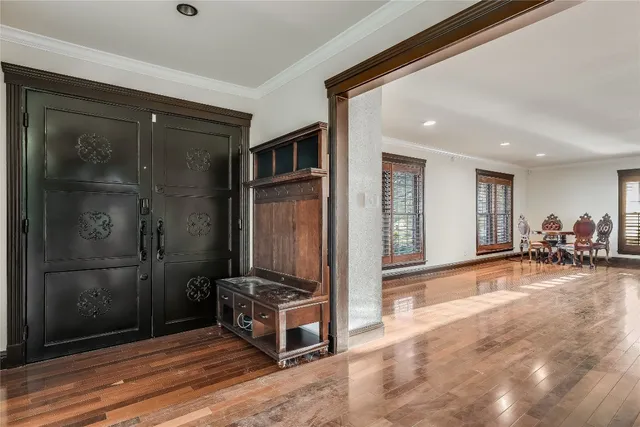 $6,000 | 4900 Balcones Drive, Austin, TX 78731