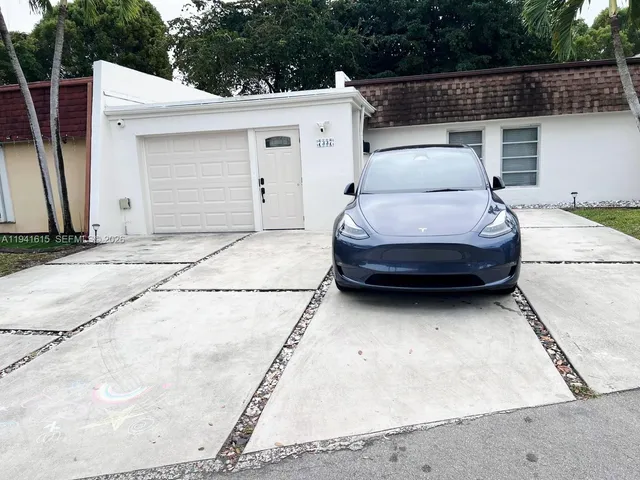 $520,000 | 7337 Stardust Drive, Hialeah, FL 33015