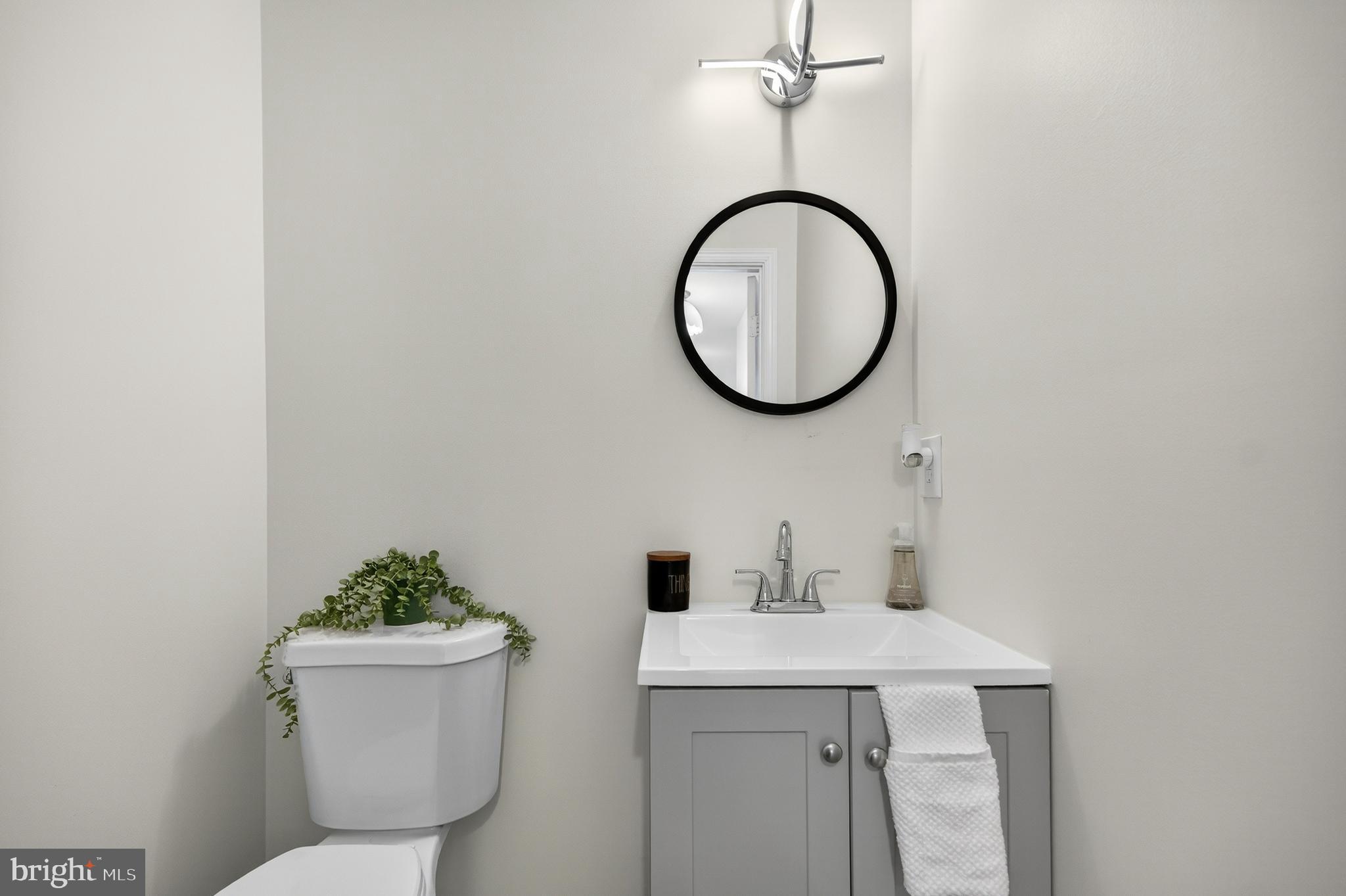 11920 Redtree Way Reston, VA 20194 - Photo 11 of 42 a bathroom with a toilet a sink and a mirror