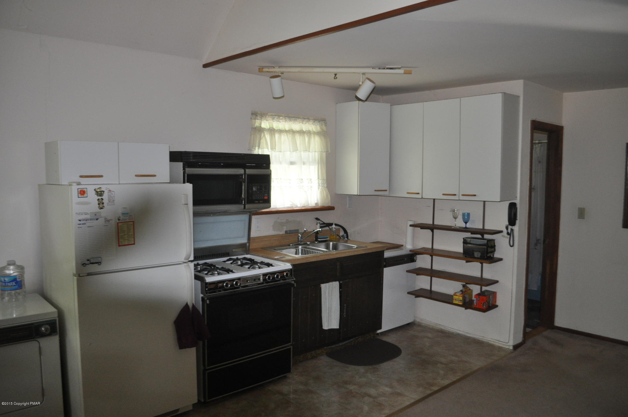 95 Algonkin Road Jim Thorpe, PA 18229 - Photo 2 of 14 Kitchen Main