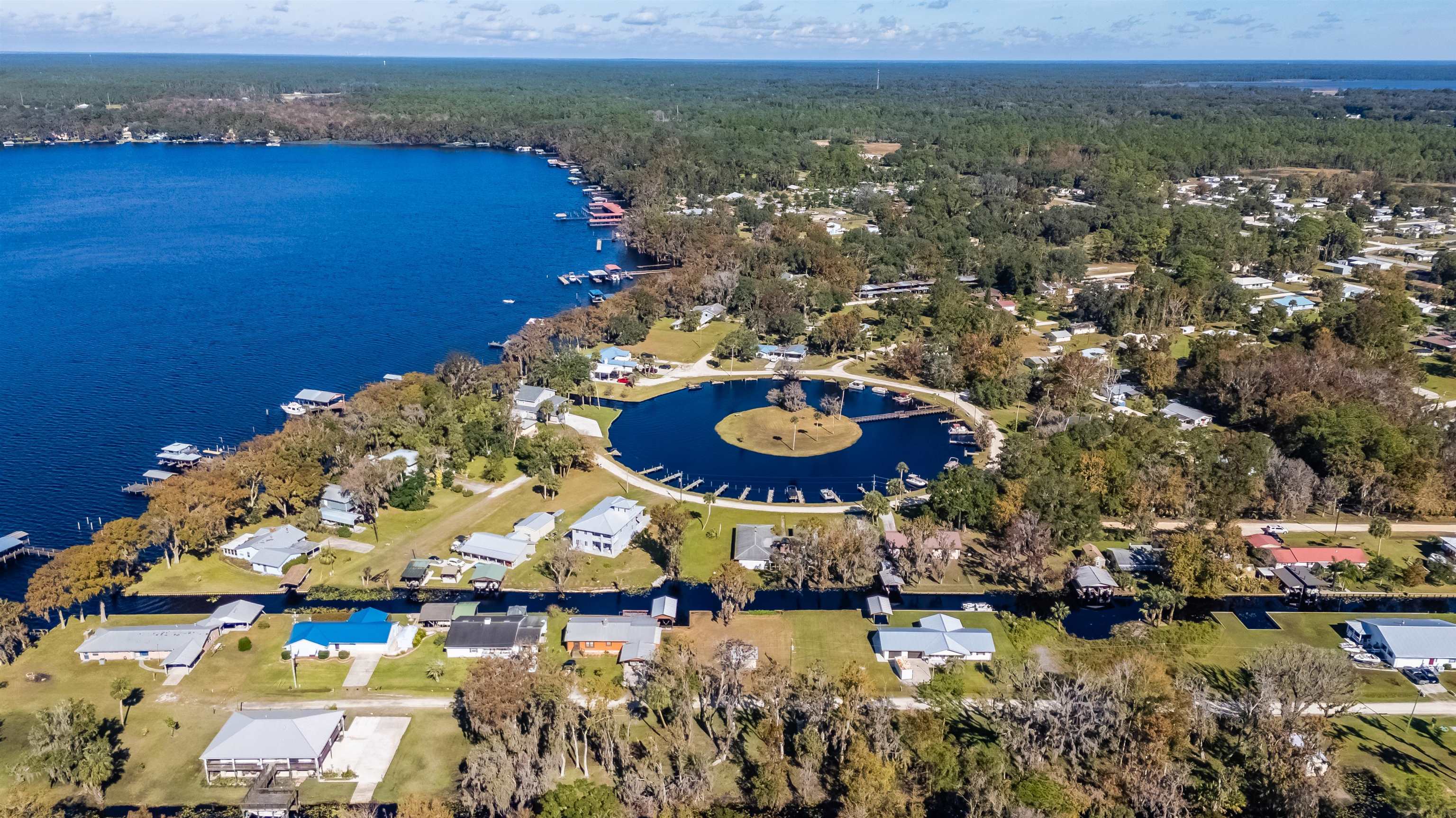 142 Hick's Avenue Crescent City, FL 32112 - Photo 10 of 16 a view of a lake with a mountain