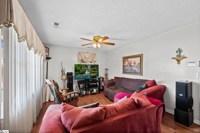 $230,000 | 9 Michael Drive, Greenville, SC 29611