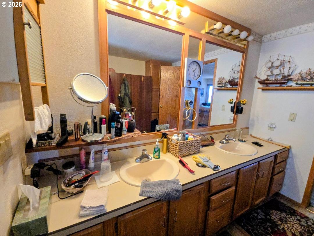 66642 East Bay Road, Unit 60 North Bend, OR 97459 - Photo 20 of 40