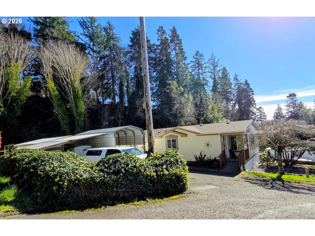 66642 East Bay Road, Unit 60 North Bend, OR 97459 - Photo 3 of 40