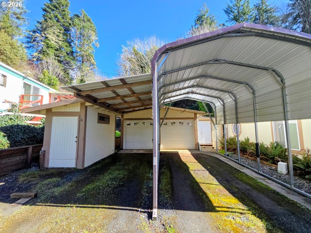 66642 East Bay Road, Unit 60 North Bend, OR 97459 - Photo 4 of 40