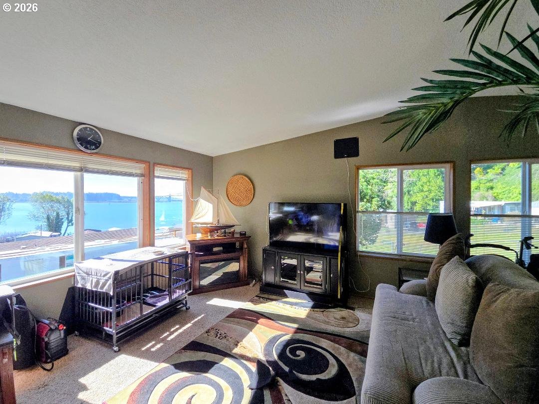 66642 East Bay Road, Unit 60 North Bend, OR 97459 - Photo 7 of 40