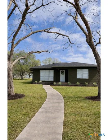 $209,000 | 801 Hopkins Street, Yoakum, TX 77995