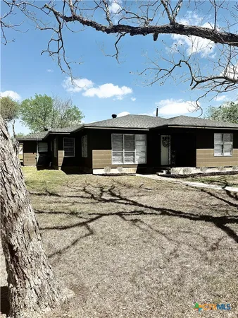 $198,900 | 801 Hopkins Street, Yoakum, TX 77995