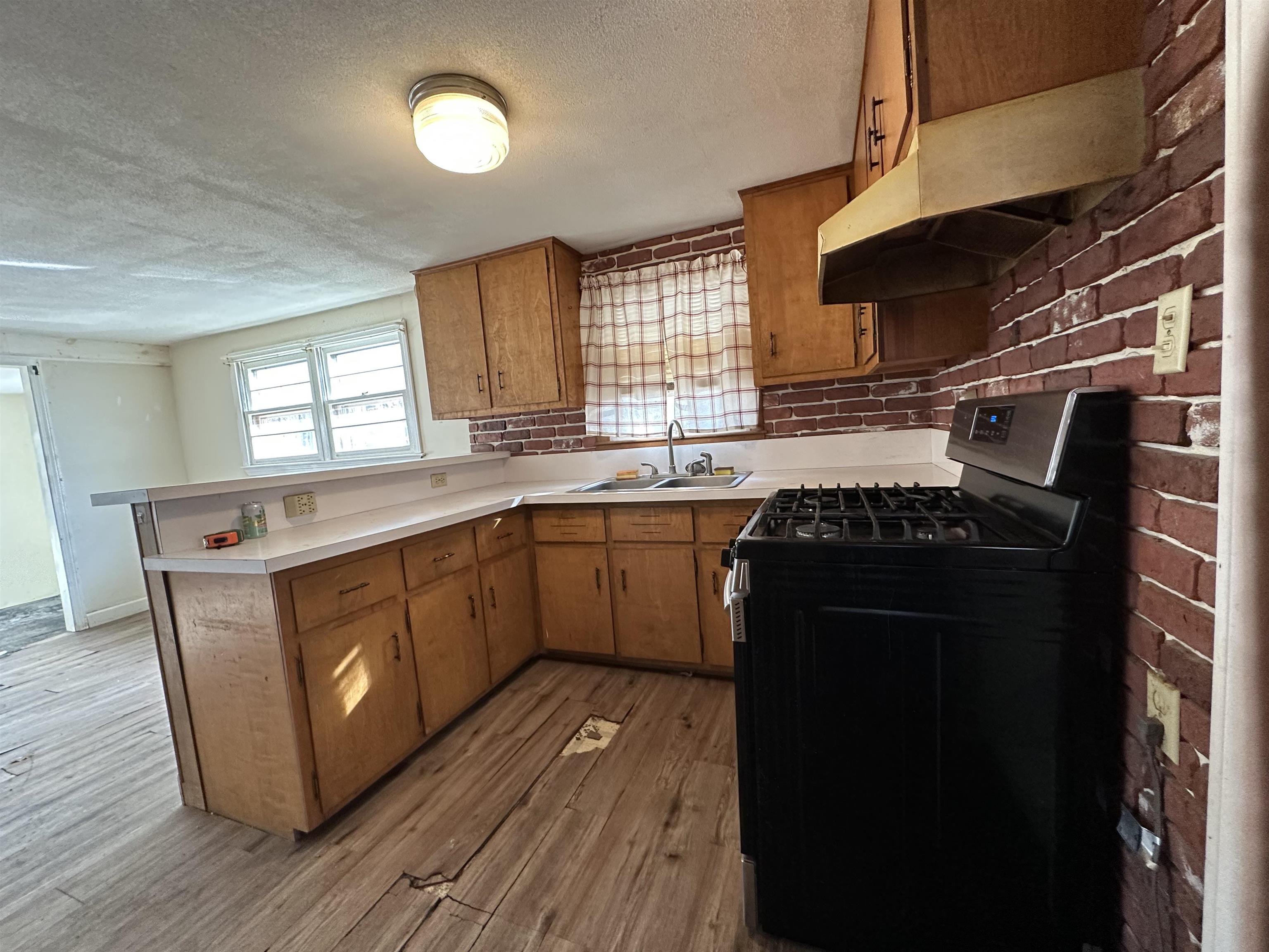 116 Chases Grove Road Derry, NH 03038 - Photo 2 of 31