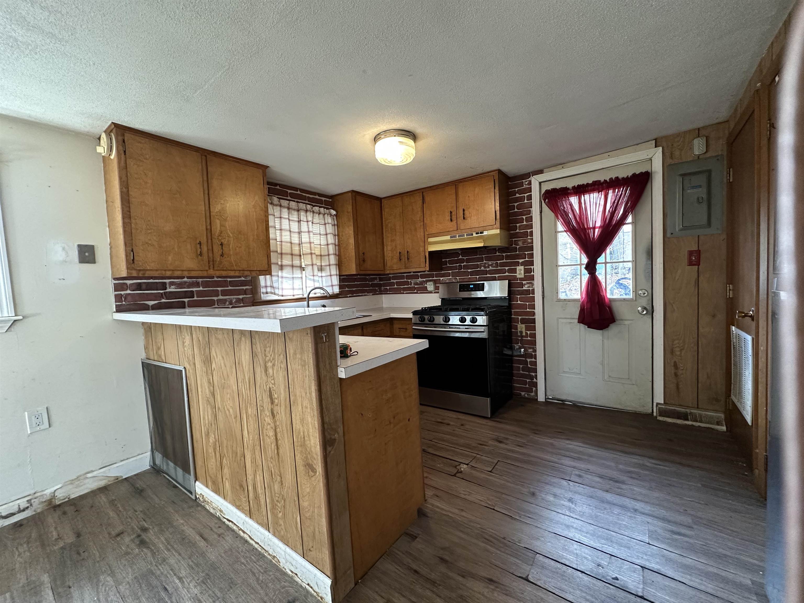 116 Chases Grove Road Derry, NH 03038 - Photo 3 of 31