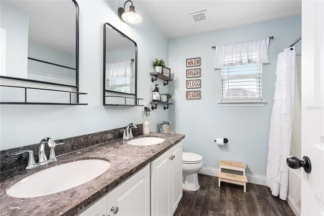 a view of an outdoor space