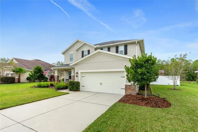 a view of a house with a yard