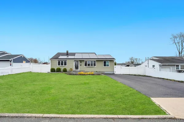 $569,999 | 3117 Kane Avenue, Medford, NY 11763