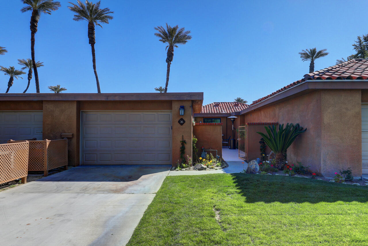 36 Sunrise Drive Rancho Mirage, CA 92270 - Photo 16 of 39 a view of a backyard
