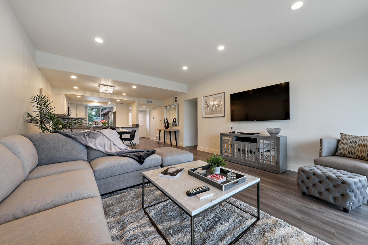 36 Sunrise Drive Rancho Mirage, CA 92270 - Photo 4 of 39 a living room with furniture and a flat screen tv